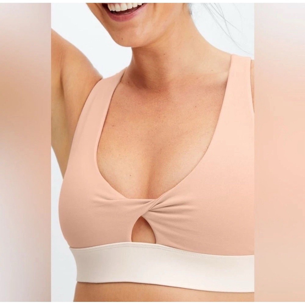 Fabletics Peach Cream Oasis Twist Sports Bra Medium Impact‎ Womens S?